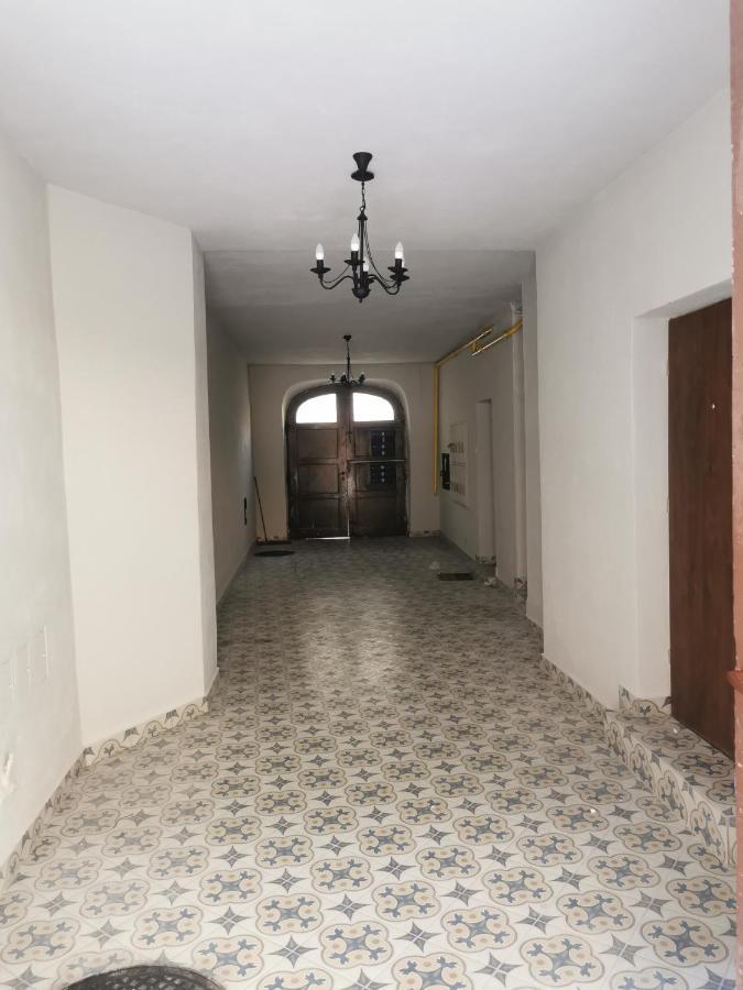 Town Square Apartment *